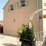 Ciovo Near The Sea In Okrug Apartman *