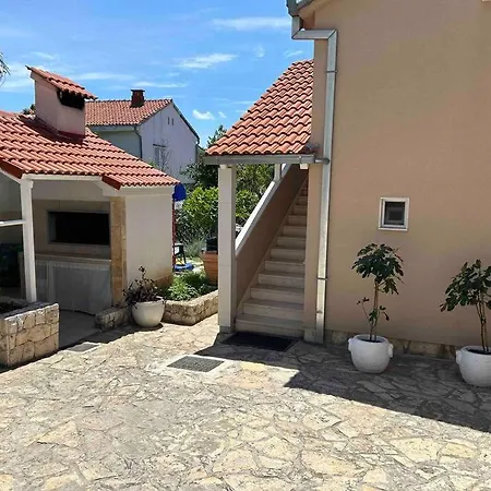 Ciovo Near The Sea In Okrug Apartman *