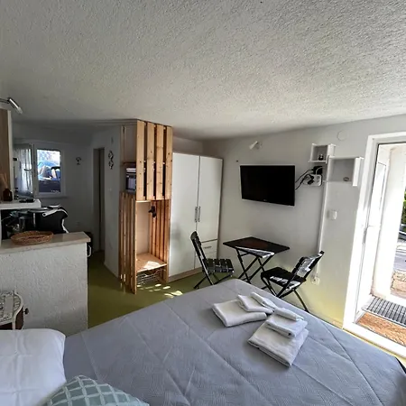 Apartman Ciovo Near The Sea In Okrug *