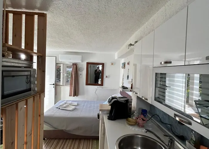 Ciovo Near The Sea In Okrug *