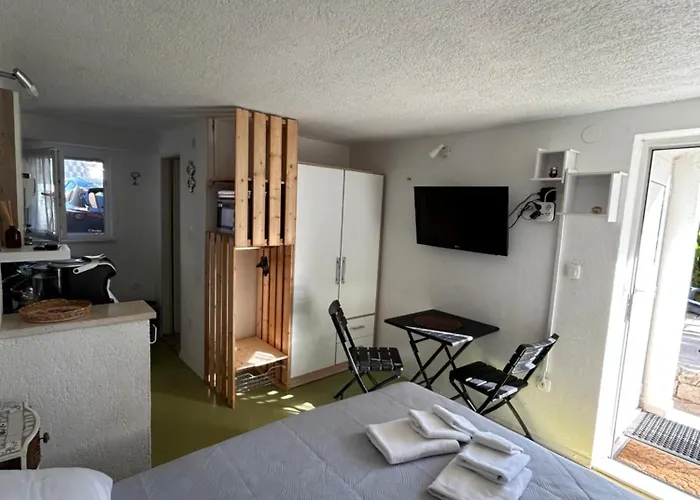 Apartment Ciovo Near The Sea In Okrug *