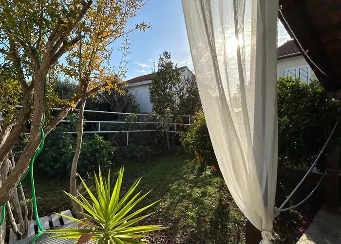 Apartment Ciovo Near The Sea In Okrug Trogir